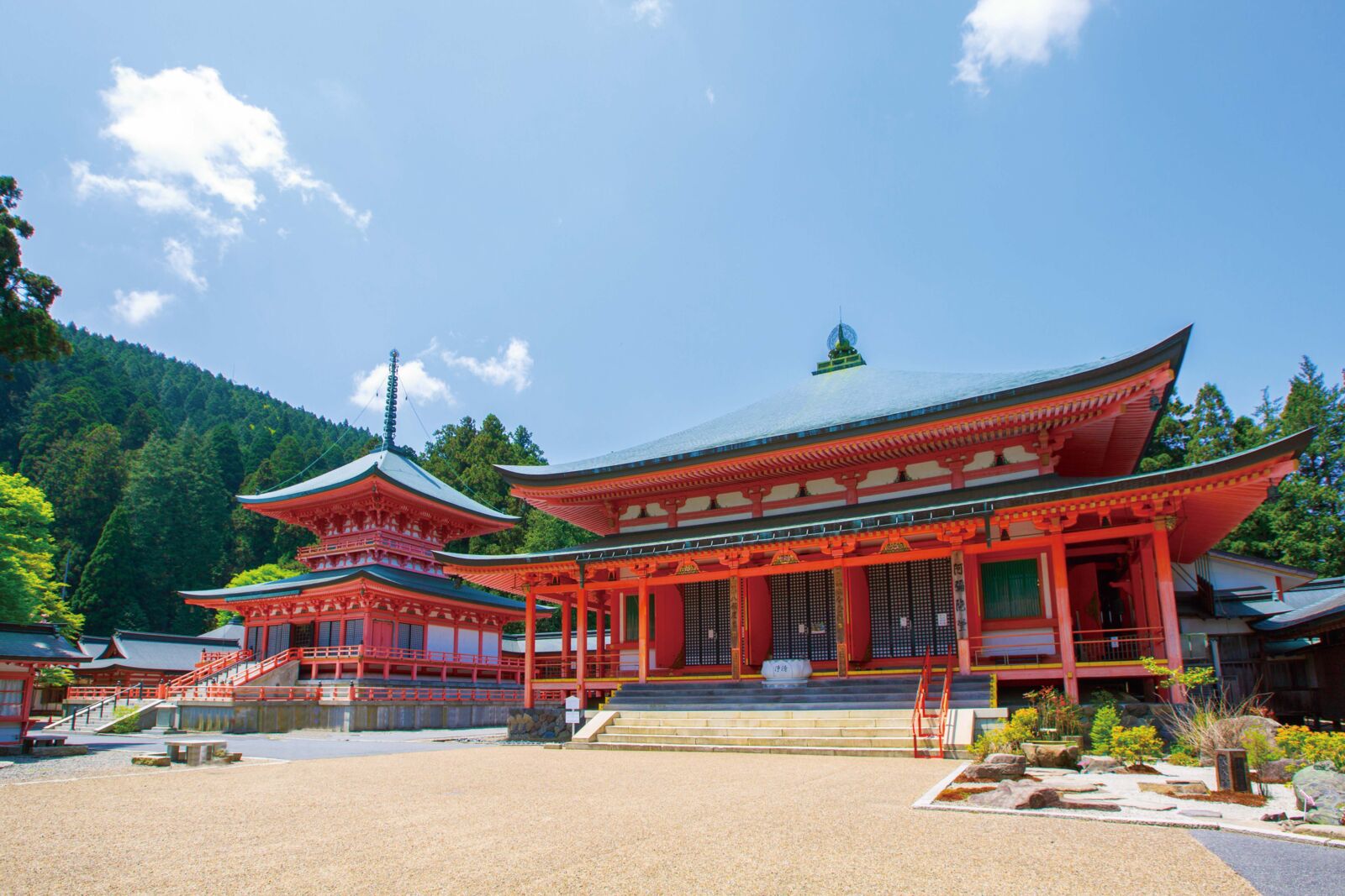世界遺産「比叡山延暦寺」東塔ガイドツアー ～不滅の法灯に出会う、祈りの時間～