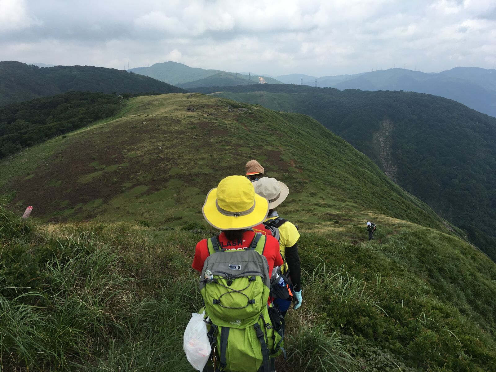 高島トレイルマキノエリアの山並みトレッキング