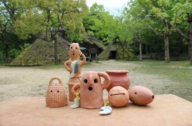 銅鐸博物館で古代のアクセサリー「まが玉」や「土器」づくり