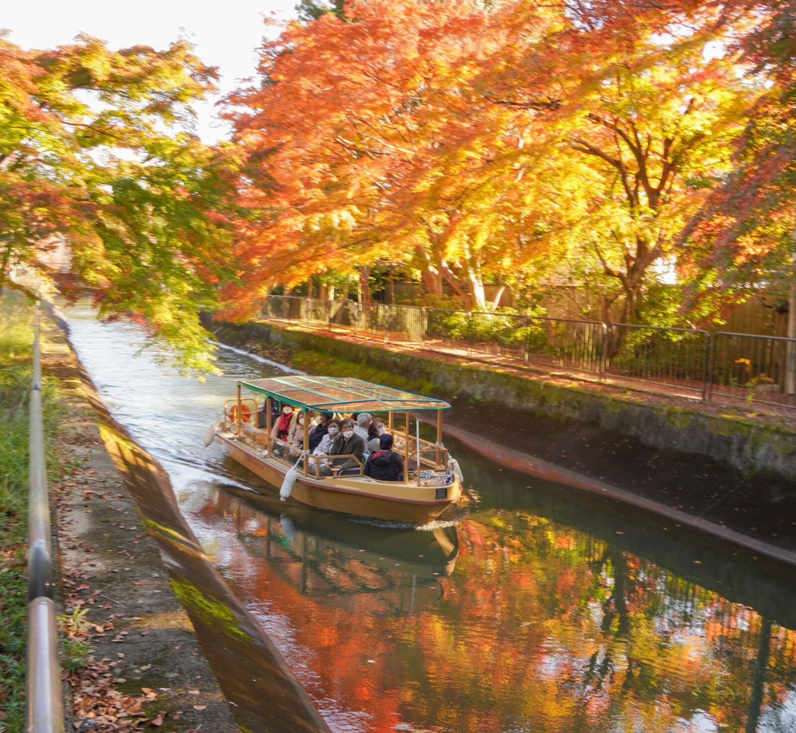 びわ湖疏水船と三井寺 国宝特別拝観ツアー