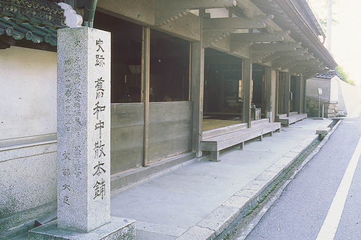 路線バスで行く、かくれ里金勝寺と旧和中散本舗